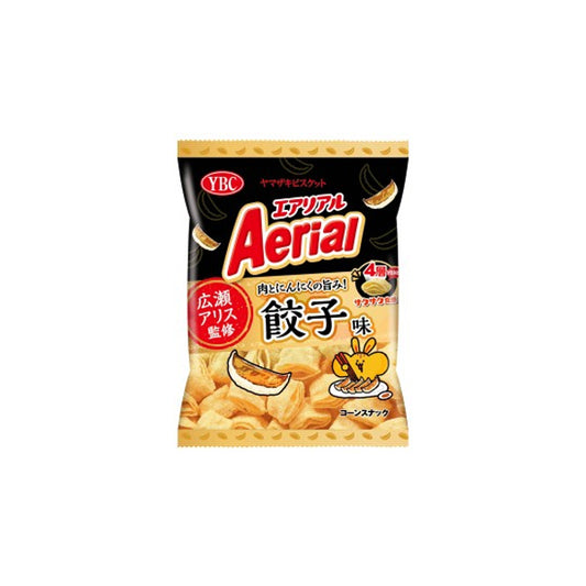 Paquet de snacks japonais Aerial par YBC saveur raviolis gyoza avec texture à 4 couches.