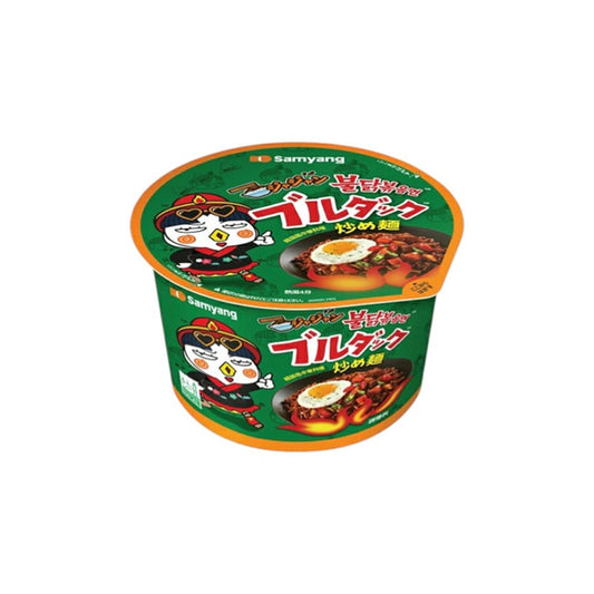 Bol de nouilles coréennes sautées Samyang Buldak Jjajang à la sauce aux haricots noirs.